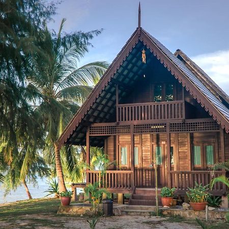 Bayu Lestari Island Resort Мерсинг Екстериор снимка