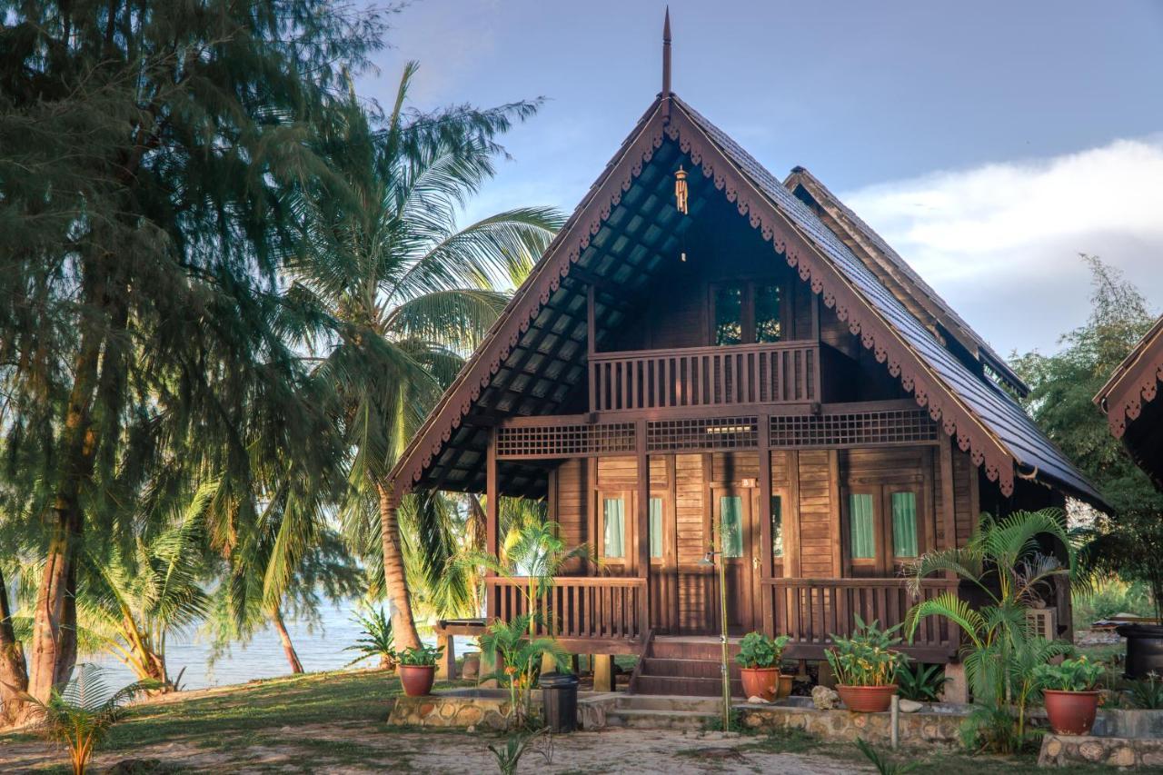 Bayu Lestari Island Resort Мерсинг Екстериор снимка