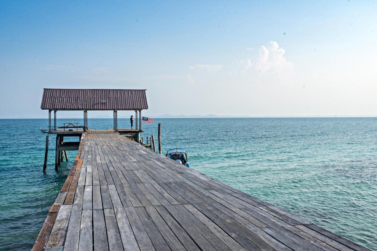 Bayu Lestari Island Resort Мерсинг Екстериор снимка