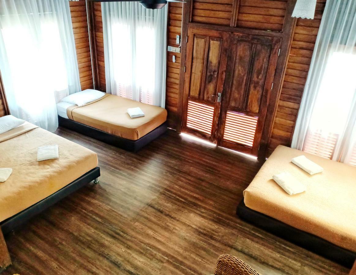 Bayu Lestari Island Resort Мерсинг Екстериор снимка