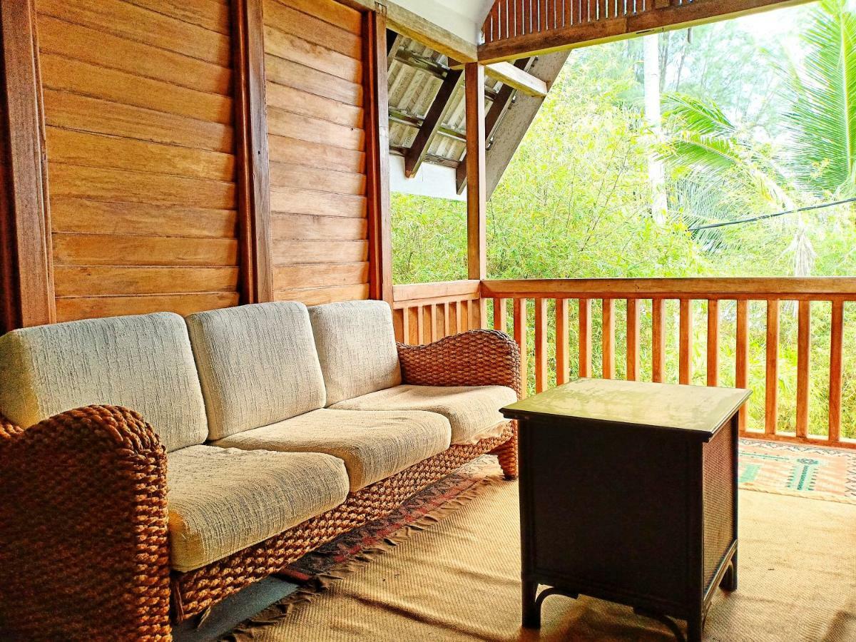 Bayu Lestari Island Resort Мерсинг Екстериор снимка