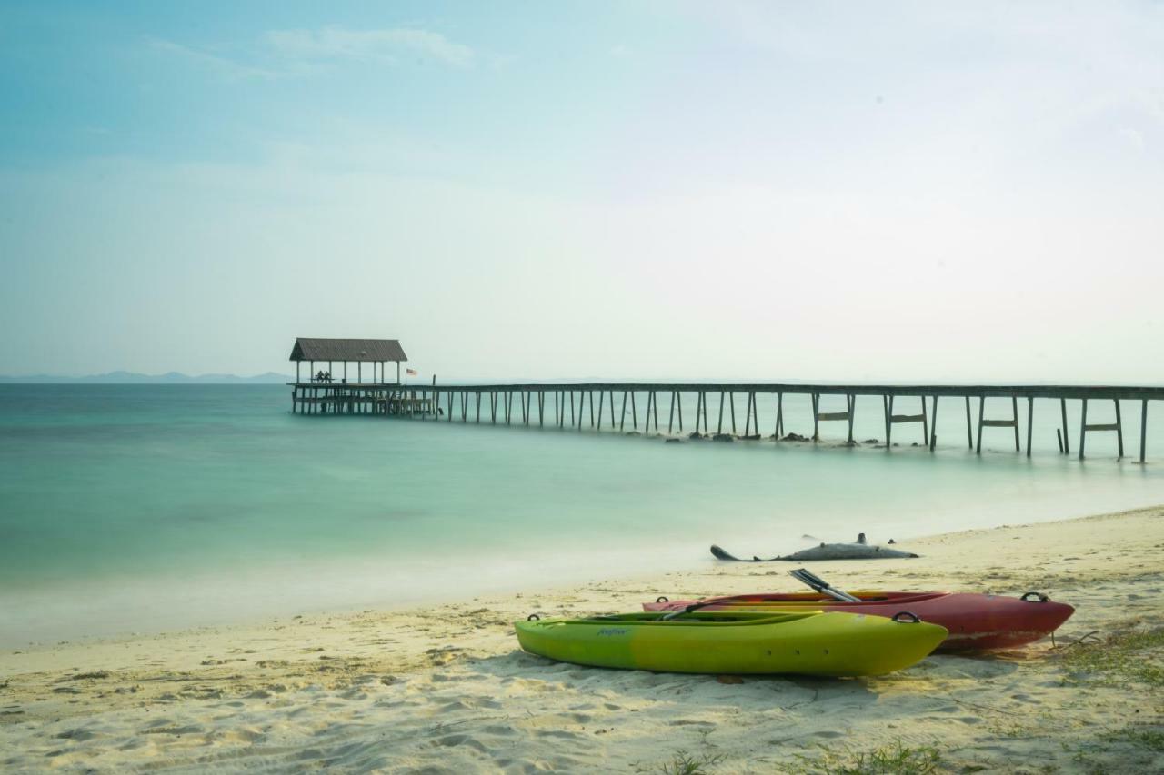 Bayu Lestari Island Resort Мерсинг Екстериор снимка