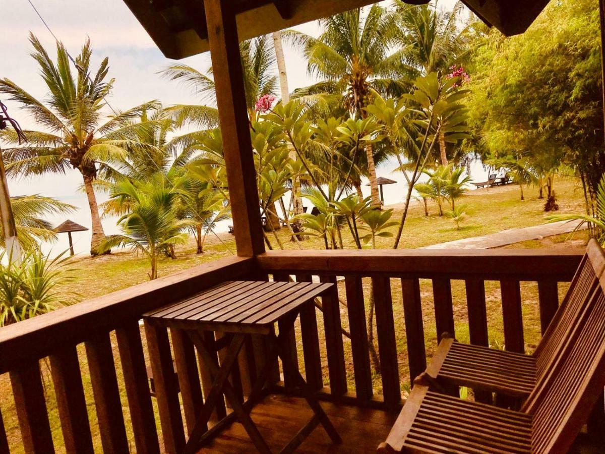 Bayu Lestari Island Resort Мерсинг Екстериор снимка
